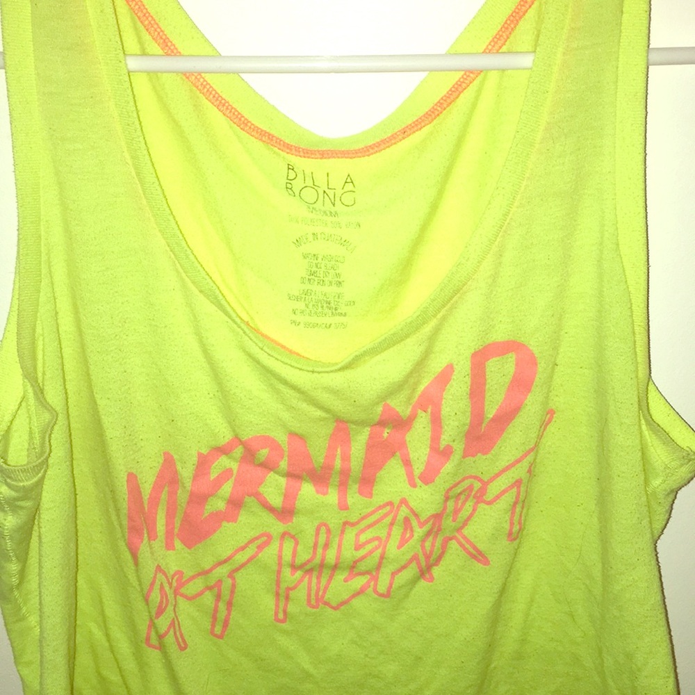 Sleeveless shirt